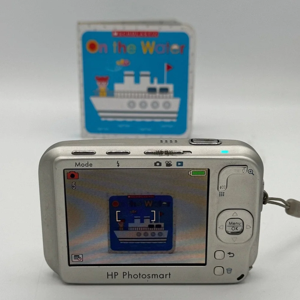 HP Photosmart R837 Digital Camera Silver 7.2MP 3x Optical Zoom Fujinon Lens
